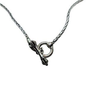 Unmarked Decorative silver tone neck chain front toggle